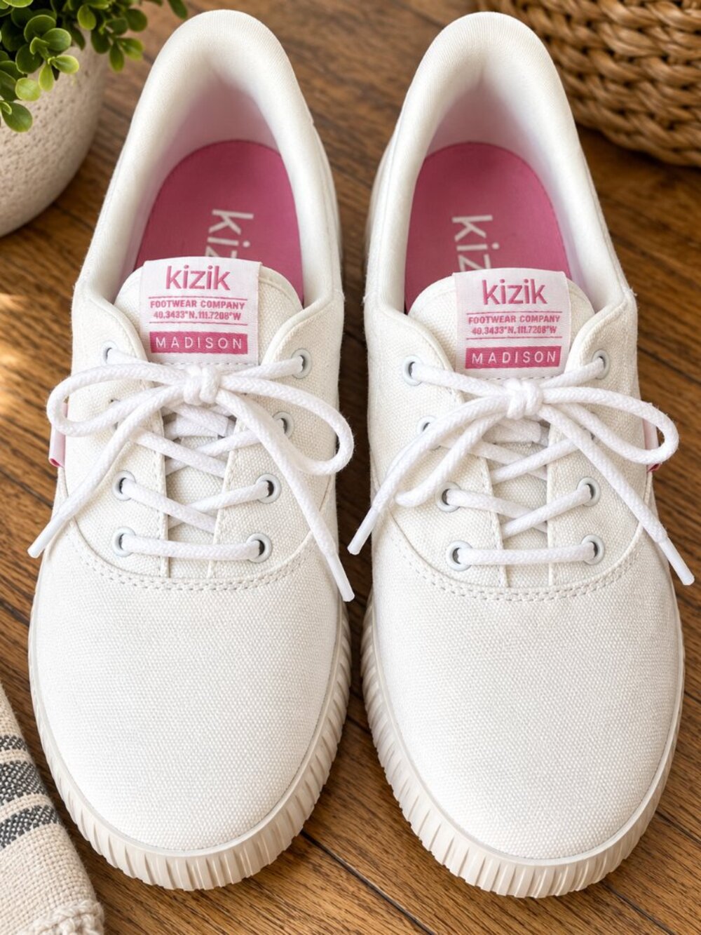Kizik Madison White Canvas Sneakers Size 7.5